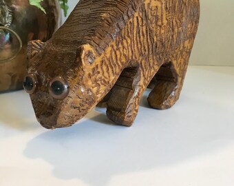 ジェフ・フレミング ビッグスカイ 手彫り木製クマ像彫刻 アンティーク 希少 ヴィンテージの手彫りの木製クマの大きな像、目が飛び出たヴィンテージ