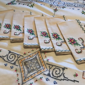 Vintage off white linen embroidered cross stitch round tablecloth 64&quot;with 8 matching linen napkins, Vintage embroidered round tablecloth