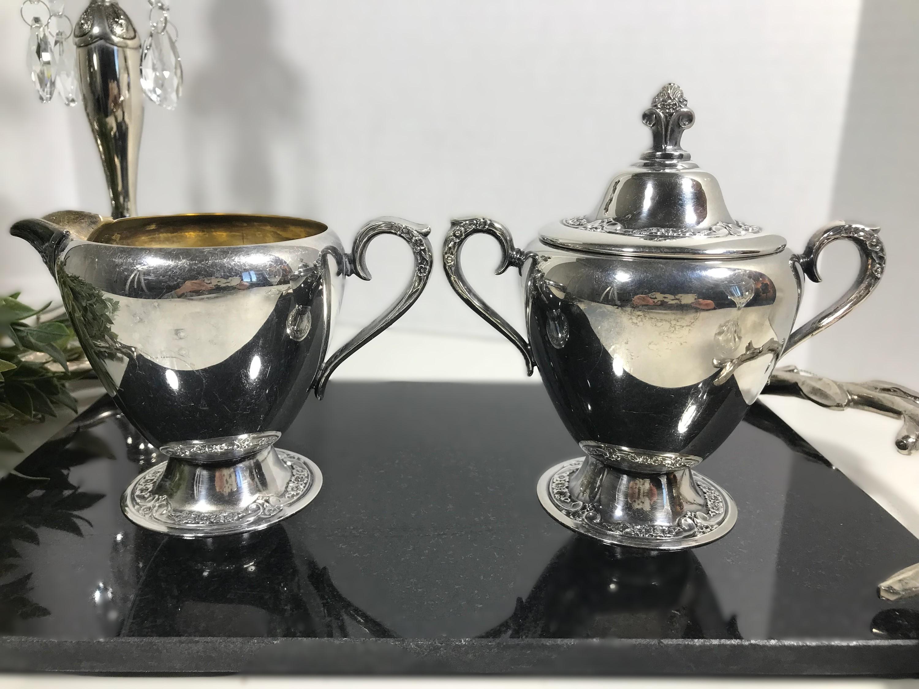 ヴィンテージのシルバープレート製クリーマーとシュガーボウル