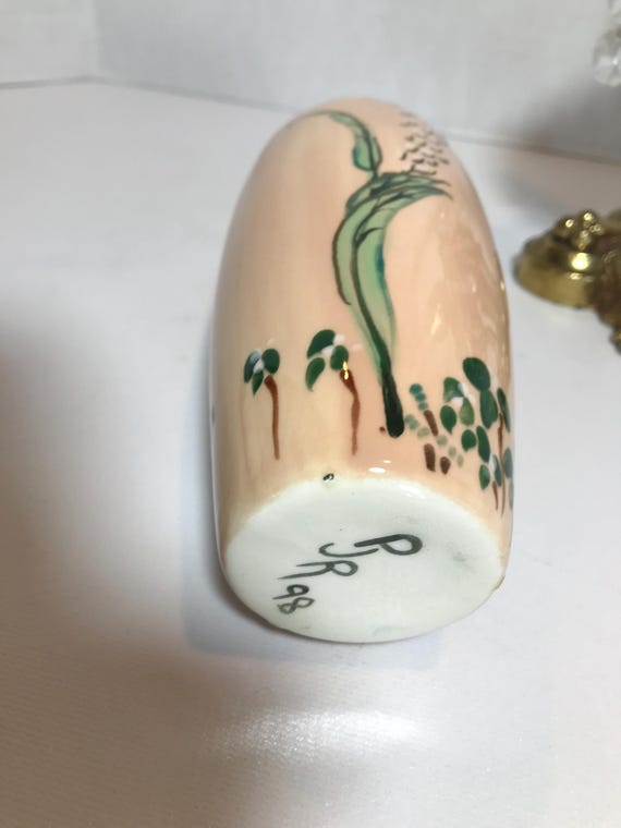 ヴィンテージの手描き花柄小花瓶、ヴィンテージの花柄小陶磁器つぼみ