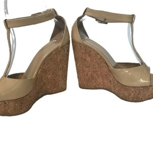 Buty na koturnie z korka w stylu vintage Jimmy Choo, sandały na koturnie ze skóry lakierowanej w stylu vintage Jimmy Choo, buty na platformie ze skóry lakierowanej w rozmiarze 36,5