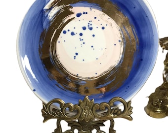 Anthropologie Lindsy Emery colour swipe 7,25" bord, Anthropologie Suite One Studio organisch gevormde blauwe, gouden, roze en witte plaat.