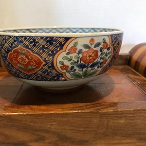 Vintage Asian floral design porcelain bowl, Vintage Chinoiserie style 6.5&quot; bowl, Elegant floral design Chinoiserie ceramic bowl