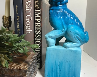 Vintage foo dog statue, Vtg Chinese Foo Dog blue statue, Chinoiserie blue foo dog bookend, Vtg maximalist foo dog decor, artsy blue statue