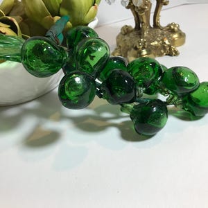 Vintage handblown glass grape cluster decor, Vintage green glass grapes on vine table decor, green blown glass grape cluster bookshelf decor