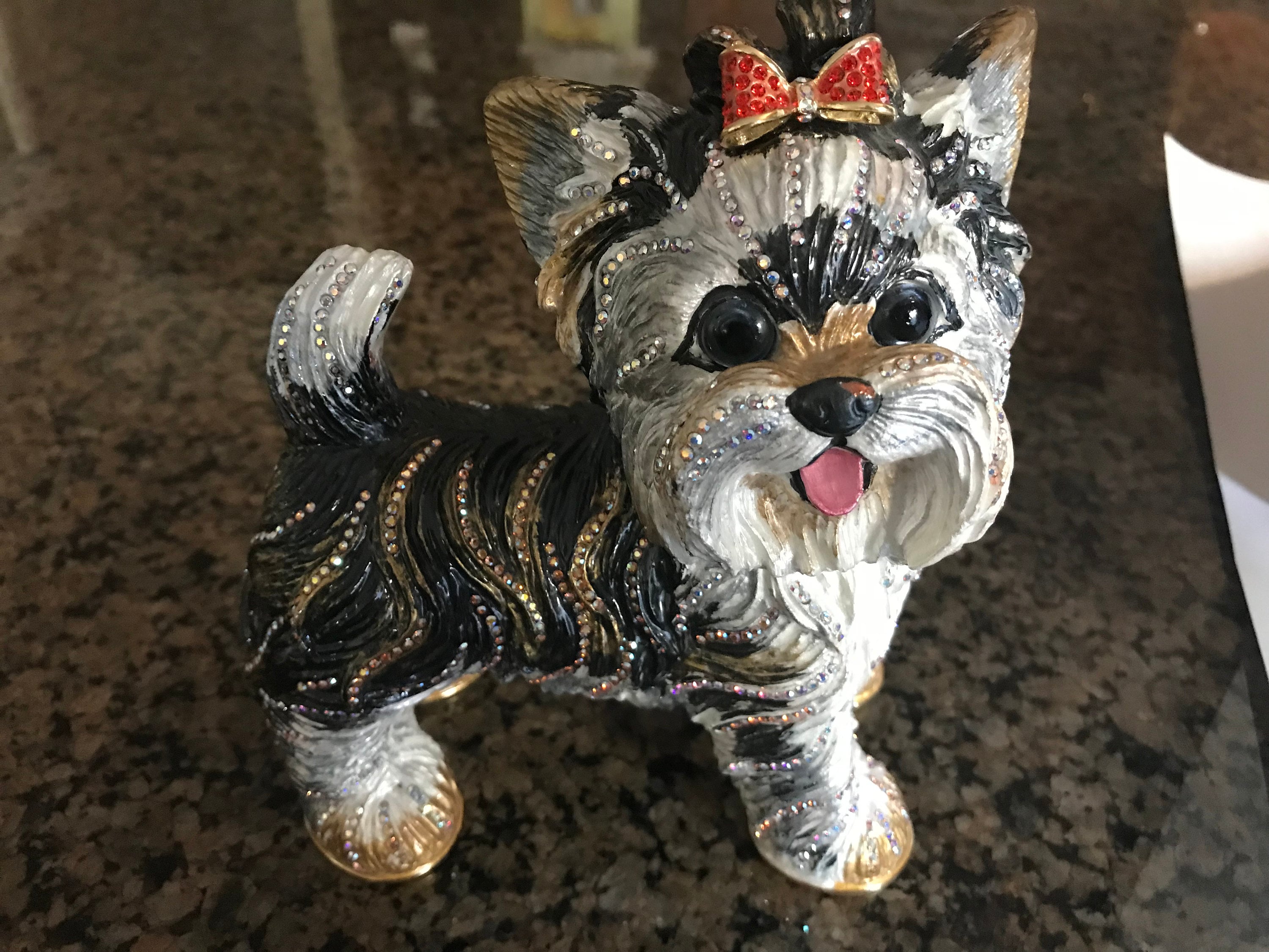 SWAROVSKI - せっきぃ★美品★SWAROVSKIクリスタル★ヨークシャーテリア 子犬 ルシニの大型ヨークシャーテリアヨーキーの置物。ピューター