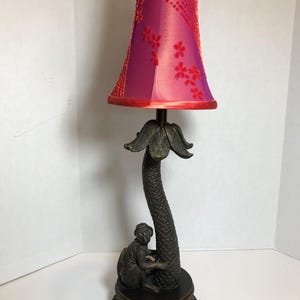 Vintage Monkey & Palm Tree Table Lamp – Tropical Animal Design with Pink and Red Velvet Shade
