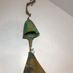 Escultura de sino de vento em bronze brutalista de Paolo Soleri, de meados do século, escultura de sino de vento suspensa pós-moderna de Soleri de 24&quot; com etiqueta original