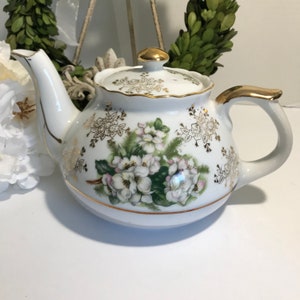 Vintage Arnart 5th Avenue handbemalte weiße Blumenteekanne mit Goldakzenten, Weißgold Arnart 5th Ave Teekanne, Weiße Arnart Teekanne