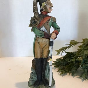 Vintage soldaatstandbeeld, vintage keramische bisque Napoleontische soldaatbeeldje 10,25&quot;, vintage soldatenbeeldje, porseleinen standbeeld Franse soldaat