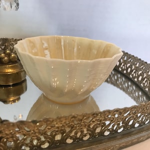 Vintage Belleek Irland Porzellanschale kleine Schale, Elfenbein Keramik zarte kleine Schale Schmuckstück Schale, Belleek elegante petite Schale Stil Schüssel