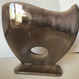 Vintage Royal Haeger R886 large Free Form Keyhole Vase Planter, Haeger neutral glazed ceramic vase with open center, Vintage Royal Haeger