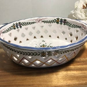 Zabytkowa, ręcznie malowana, ceramiczna patera z otwartym wzorem, Estrela De Conimbriga, sygnowana przez A.R., Wyprodukowano w Portugalii, ceramika portugalska,