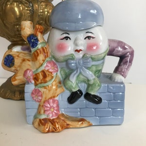 Vintage Humpty Dumpty Teapot, Vintage whimsical Humpty Dumpty Teapot, Vintage decorative teapot, Ceramic fairytale decorative teapot