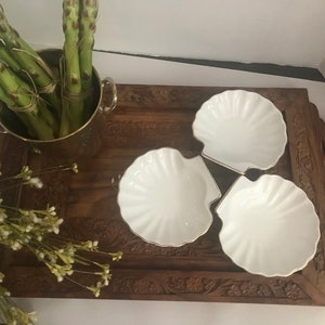 Vintage hand carved large wood tray, Vtg wooden carved inlay tray, Vintage wood inlay handled tray, Vintage boho large wooden tray