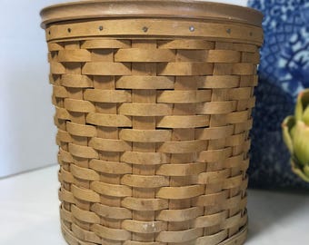 Vintage Longaberger Korb aus Rattan und Holz, Vintage 2003 Longaberger Naturkorb mit Holzdeckel, Vintage Longaberger