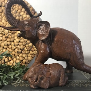 Vintage Red Mill Mfg Large and small elephant figurines, Vintage Red Mill set of 2 Elephant figurines, Elephant decor, elephant collection.