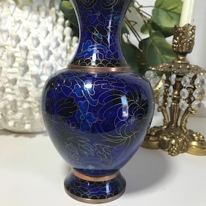 Vintage blue brass cloisonné vase, Vintage Chinoiserie style deep blue patterned vase with brass accents, Elegant Chinoiserie blue vase