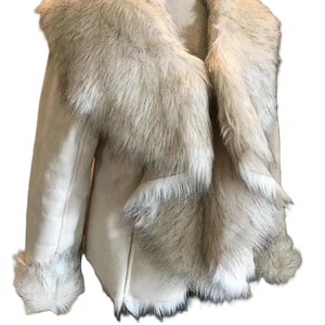 Fabulous Furs Donna Salyer Winter White faux fur and faux suede coat Size Small.