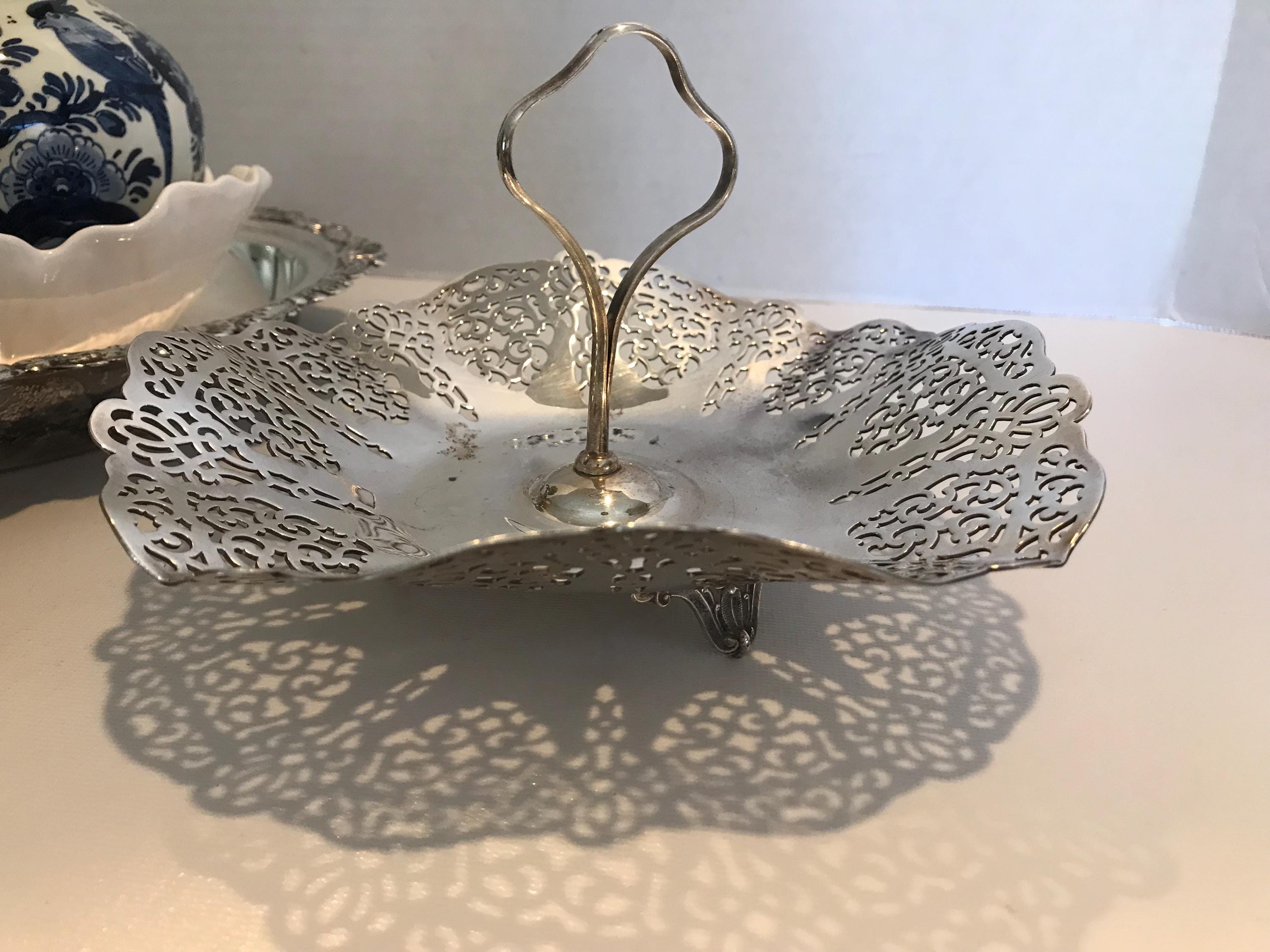 ヴィンテージの小さな網目模様のシルバーのフリル付き小皿