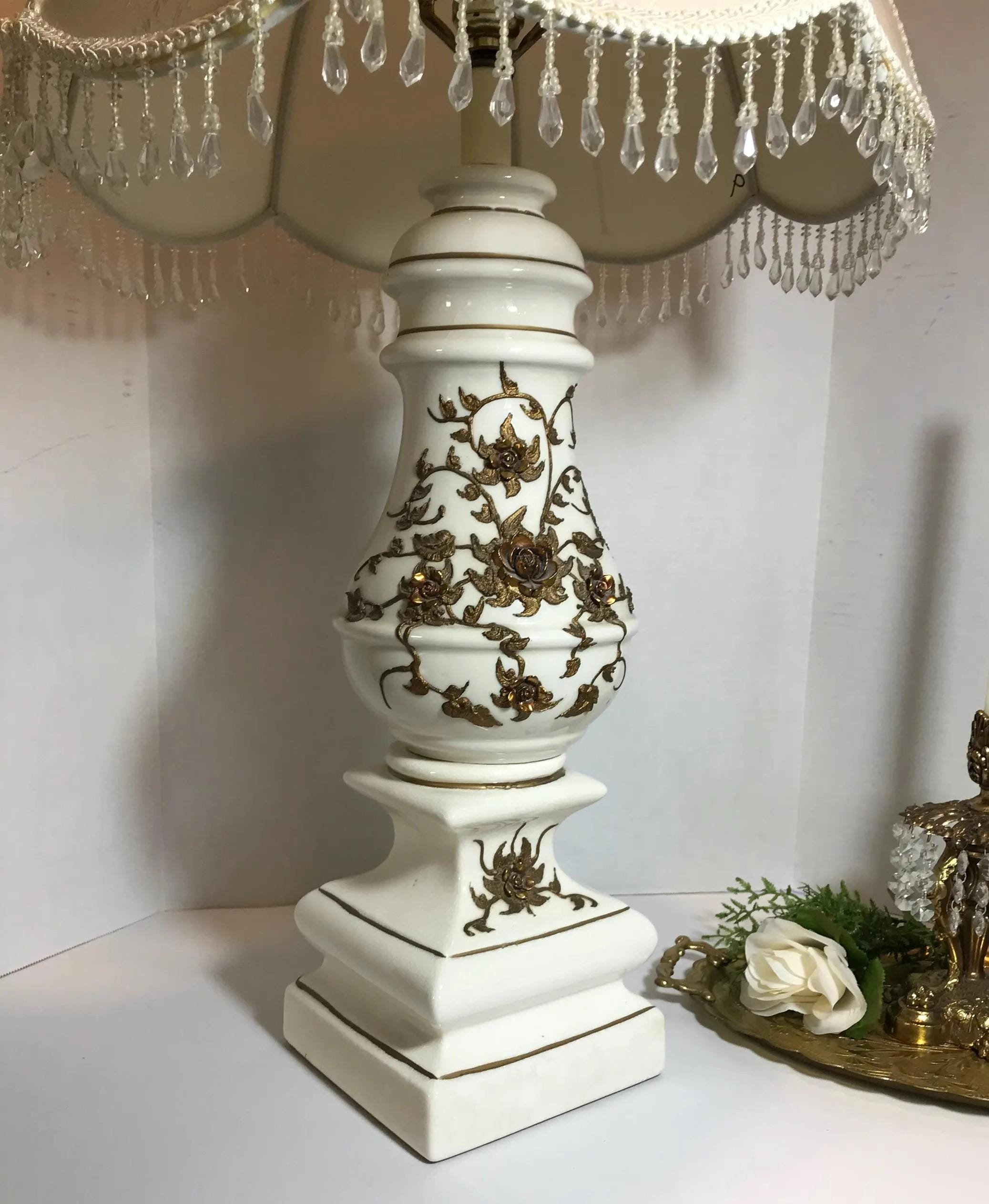Vintage Porcelain Ivory & Gold Floral Table Lamp – Elegant display picture 1