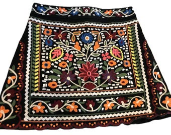 Vintage Emory Park vibrant embroidered skirt, Size M,  Emory Park Anthropologie embroidered unique mini skirt, artsy embroidered skirt