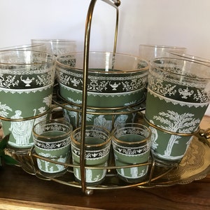 Vintage Mid Century griechischen Glas Bar Set | 14-teiliges grünes und weißes Glas mit Goldregal und Eiskübel | MCM Bar Zubehör