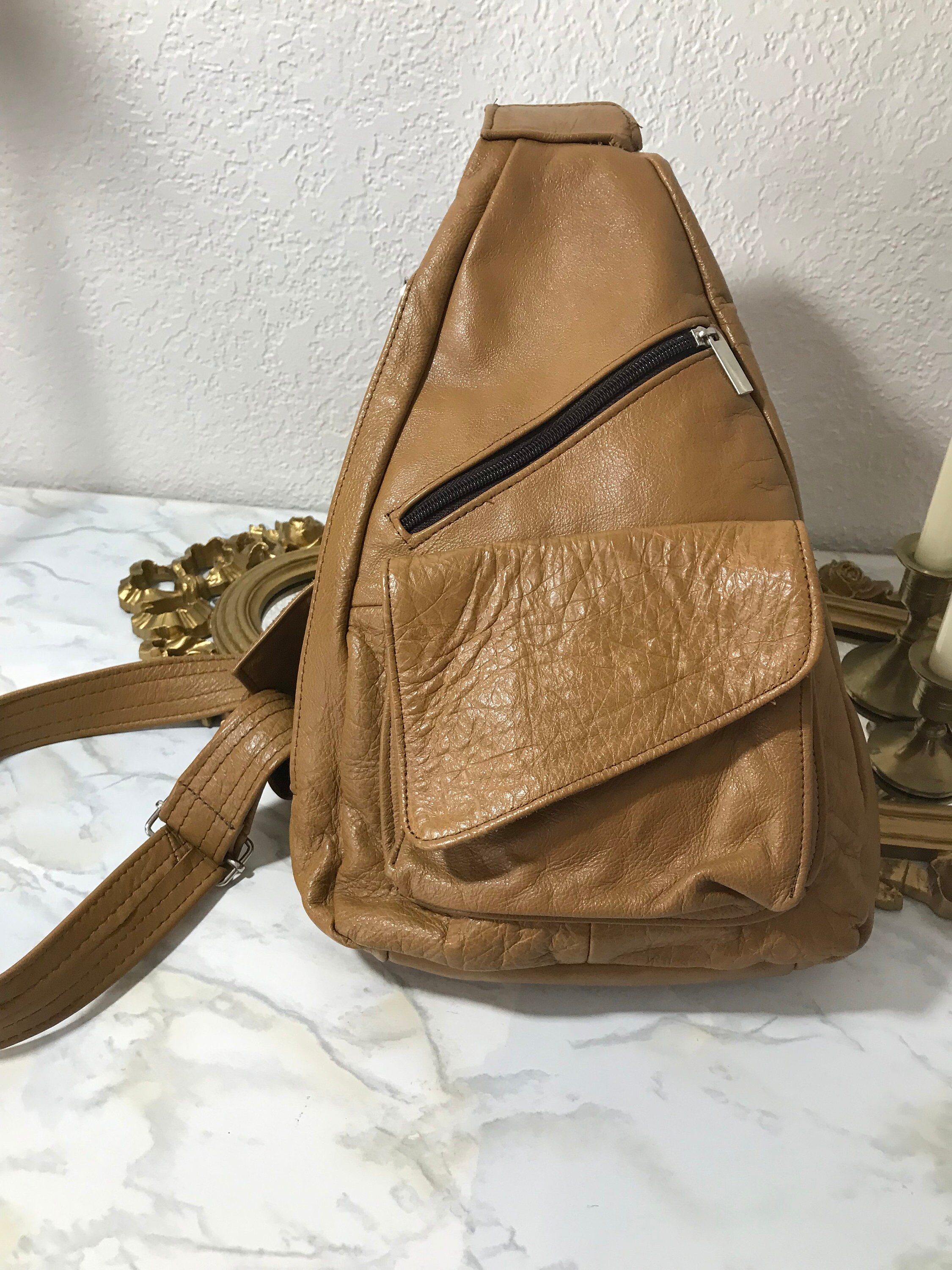 Vintage 1970s Sling Bag, Vintage 70s Leather Pouch Crossbody  display picture 3
