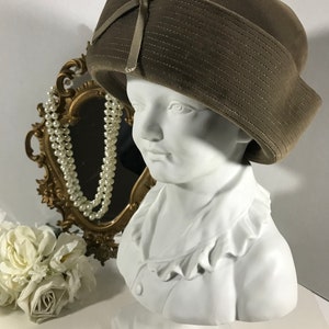 Vintage 60s Lucila Mendez velvet hat, Vintage1960s Lucila Mendez velvet pillbox hat, Vintage accessories, vintage unique hat, dress hat