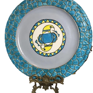 Plato de pared vintage azul turquesa, firmado De Elda Art Pottery, arte mural con símbolo de pájaro de estilo nativo americano, plato de 28 cm con vetas doradas.