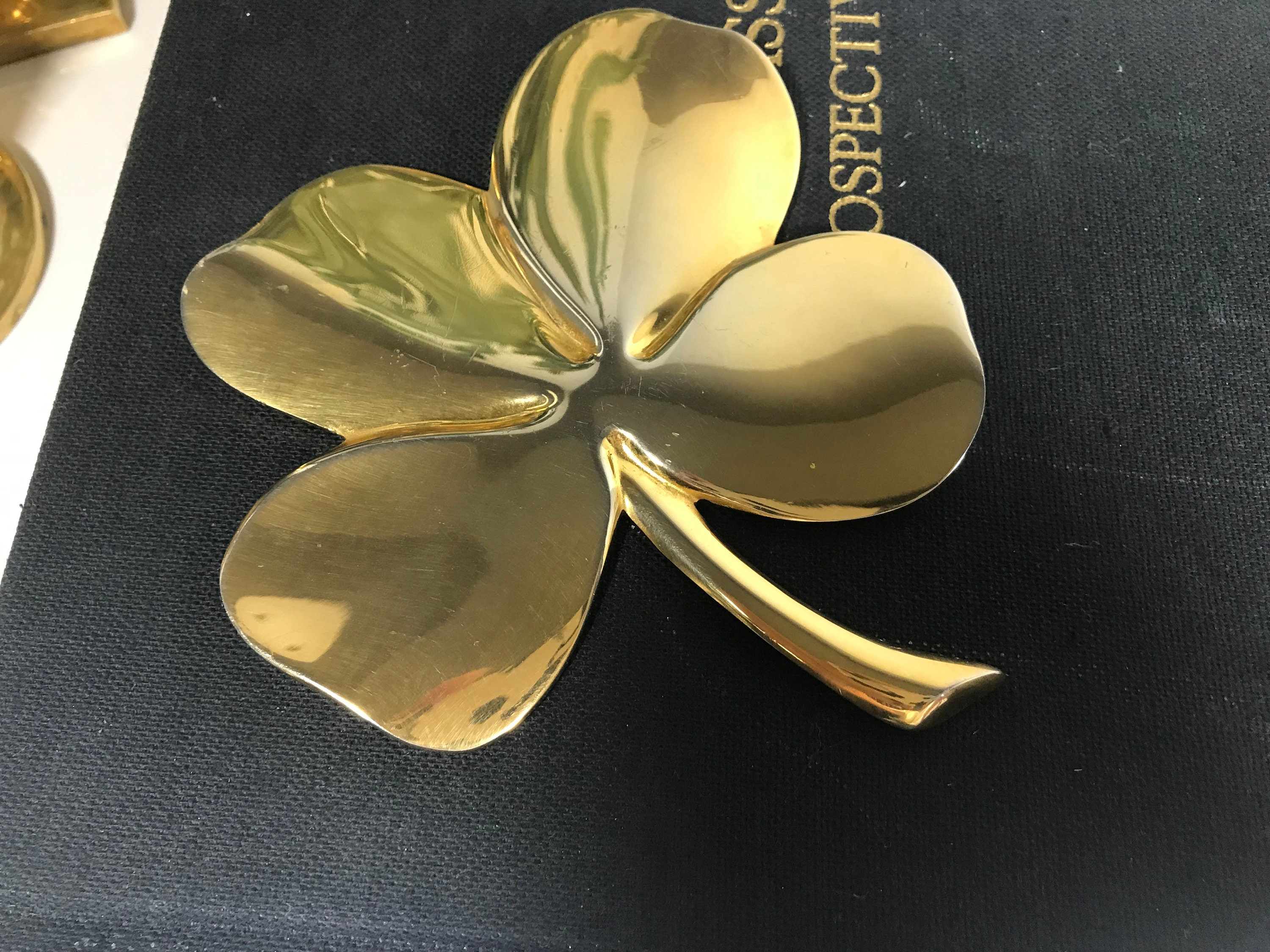 Real Large Four Leaf Clover Cube, St. Patrick's Day, Lucky Clover, Resin  Paperweight, Gift for Luck, Shamrock, Luck Charm – JW Botanique