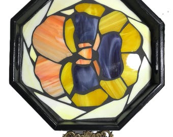 Vintage Buntglas-Holztablett, Vtg-Buntglas mit Blumenmuster und schwarz lackiertem achteckigem Holzrahmen, Buntglastablett