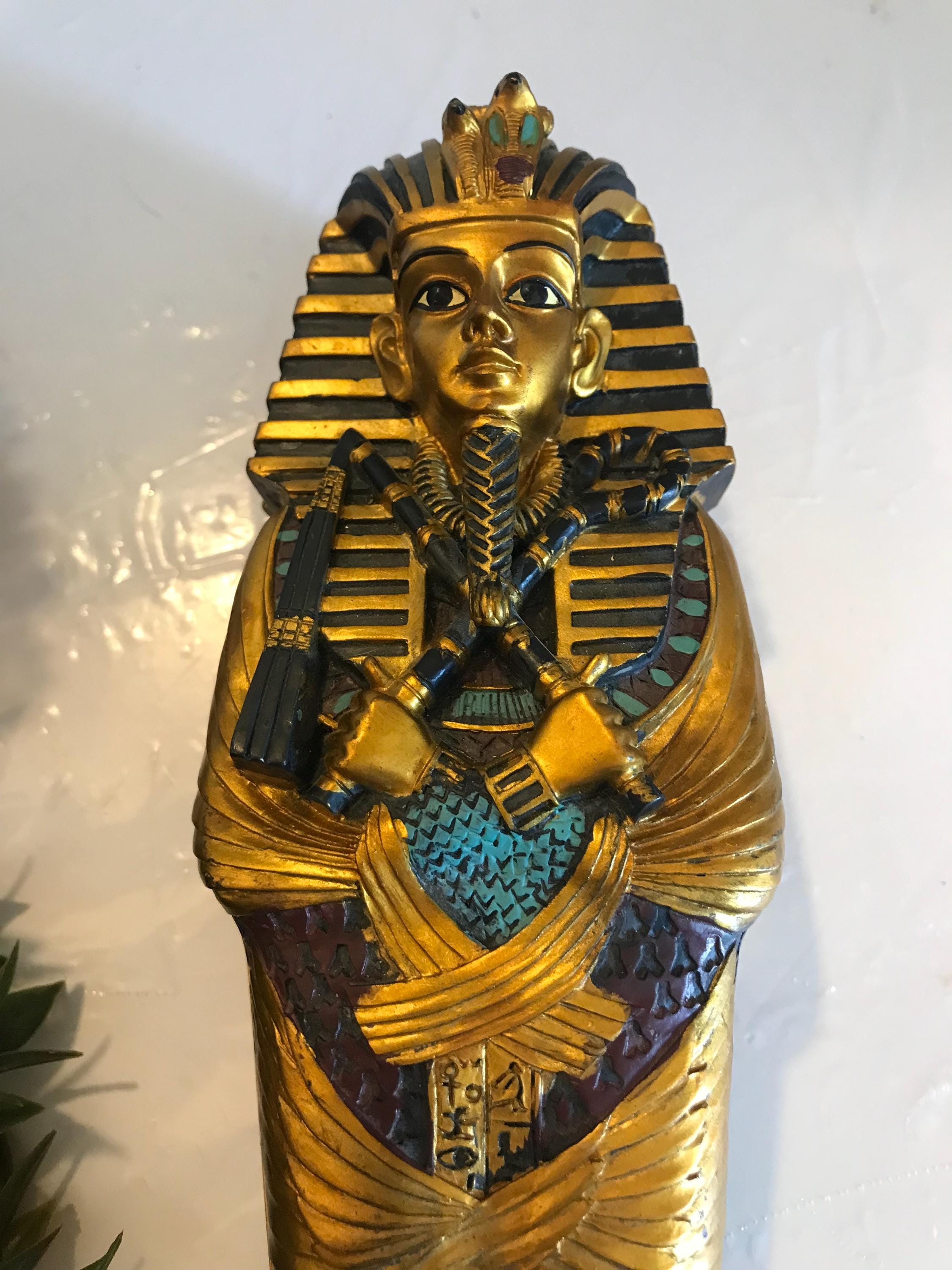 金のエジプトの置物小物入れ、ヴィンテージのエジプトの石棺装飾