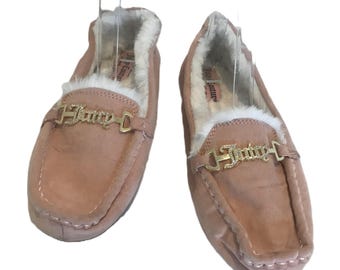 Vintage Juicy Couture slip on slipper shoes, Juicy Couture logo pink faux suede faux fur slipper shoes, Juicy Couture slip on bling shoes.