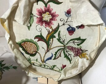 Petit Cadre Brodé Crewel Floral - Fait Main Vintage 9x7