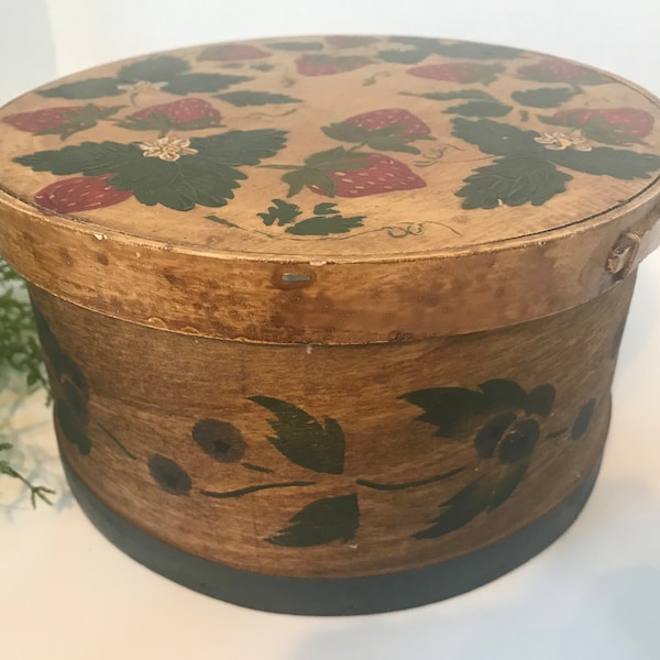 Vintage round wood cheese box, Vintage hand painted wooden box, Vintage strawberry painted box, Vintage storage, vintage covered box