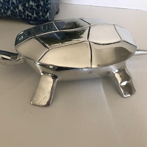 Vintage silver metal turtle trinket box, Vintage stainless silver turtle trinket box with lid, Vintage unique silver turtle covered box