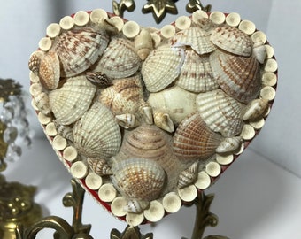 Vintage shell trinket box, Vtg seashell heart shaped small trinket box, handmade seashell jewelry box, shell decorative heart box
