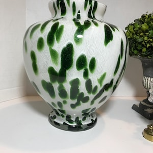 Vintage Murano Maestri Vetrai large glass vase, Maestri Vetrai vibrant white and green spotted blown glass vase, green Murano Italy vase