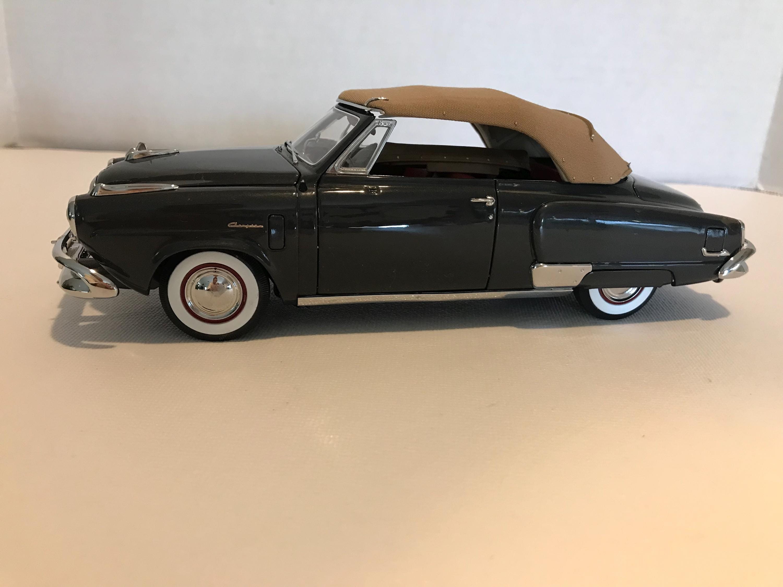ダンバリーミント製　1950 スチュードベーカー　チャンピオン　1/24 Vintage 1950 Studebaker Champion Convertible 1:24 Scale Diecast