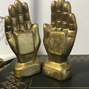 Vintage 1950s Kitsch salt and pepper shakers, Vintage 1950s praying hands salt pepper set, Vintage gold hands salt pepper, vintage kitchen