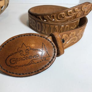 Cinturón vintage de cuero repujado de Boy Scout Camp Geronimo con hebilla Geronimo de cuero repujado, talla 36, cinturón estilo western de cuero marrón