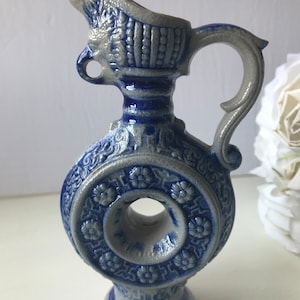 Petite cruche à anneau en grès bleu et gris émaillé allemand antique 5,25 x 2,75, cruche à anneau en grès émaillée au sel allemande vintage marquée 519 en bas