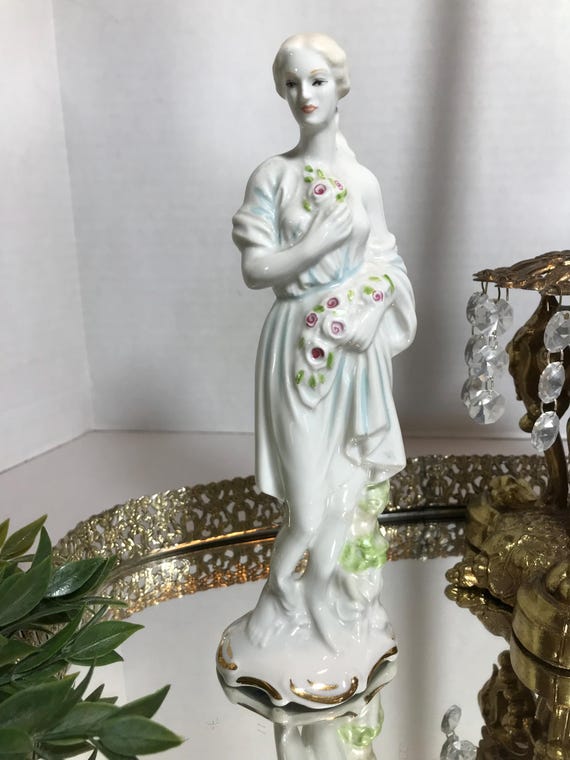 Vintage Dame in weiße Kleid Statue, Vintage romantische Dame in weiße Porzellanfigur, Keramik Vintage Porzellan Frau rumänische Figur
