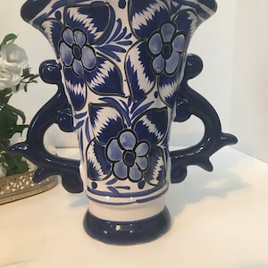 Vintage floral white and blue double handled ceramic vase, Blue white urn style vase with handles, Vintage blue flower pattern ceramic vase