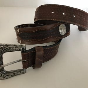 Cinturón vintage de cuero estilo western con labrado de bisonte americano, talla pequeña, cinturón marrón estilo western, cinturón de rodeo de cuero, cinturón marrón estilo western con tachuelas.