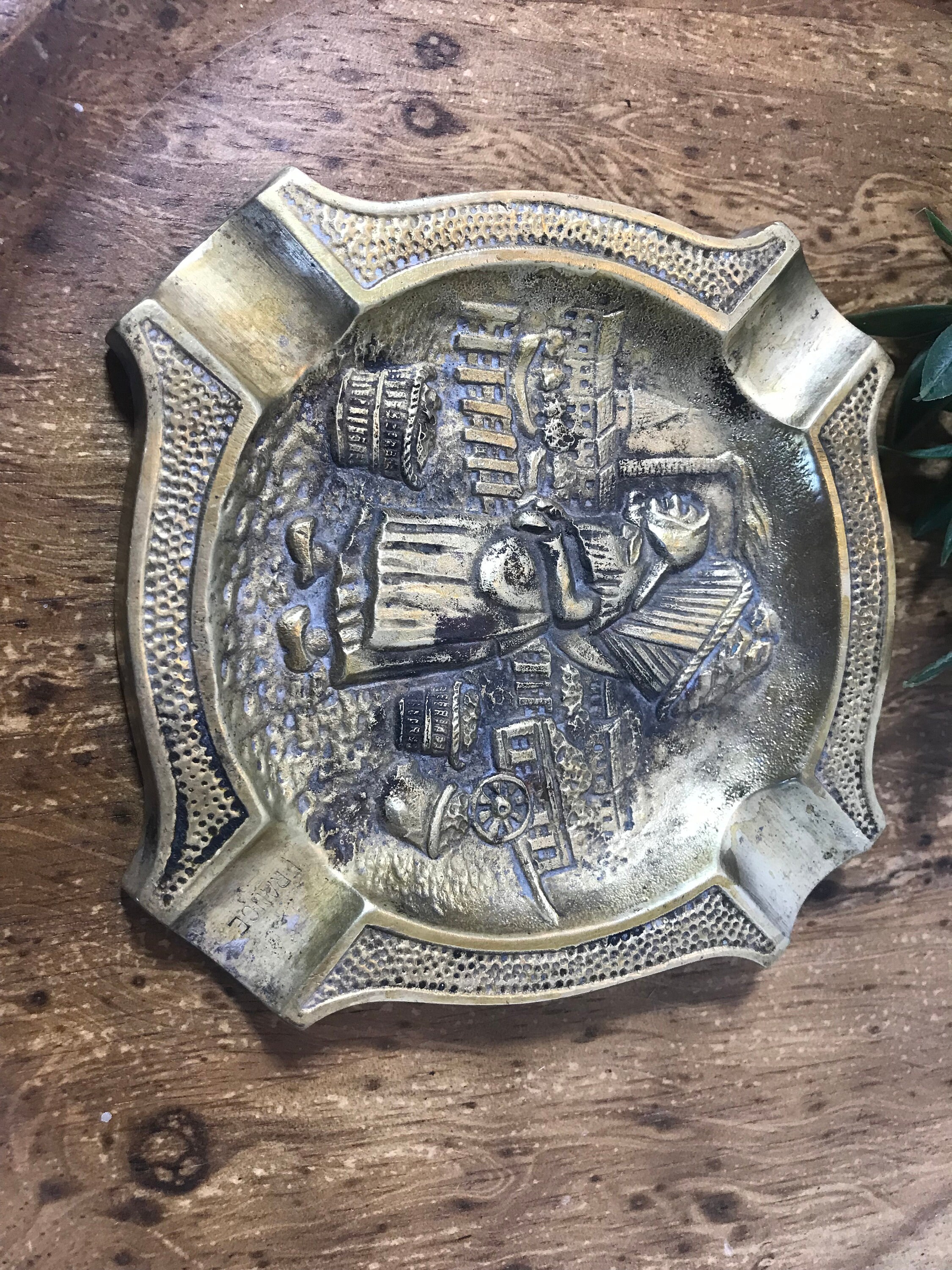 Fireplace Bellows Wood & Leather Embossed Brass Scene (TWS) Fireplace Bellows Wood & Leather Embossed Brass Scene (TWS)