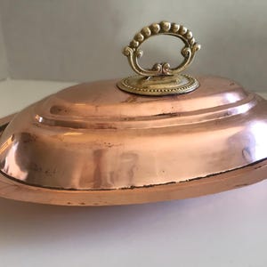 Olla de cobre vintage, cacerola vintage cubierta de cobre envejecido, cacerola vintage de cobre con tapa y asas superiores de latón, cacerola vintage de cobre y latón