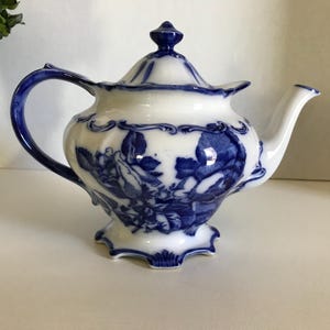 Vintage Staffordshire Ironstone Blue and white teapot, Vintage Sadler Staffordshire England blue and white Ironstone teapot with lid