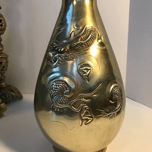 Vintage bronze Japanese dragon vase, antique gold toned Chinoiserie style vase, Vintage brass dragon vase, Elegant gold toned Asian vase